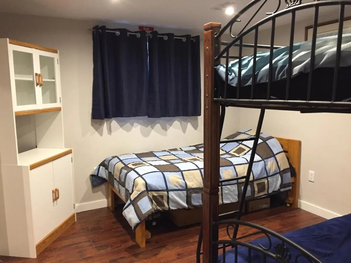 The Calgary Hub Hostel Style Home 0*,