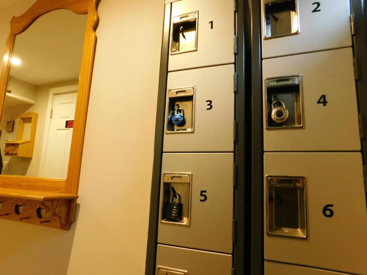 The Calgary Hub Hostel Style Home 0*,