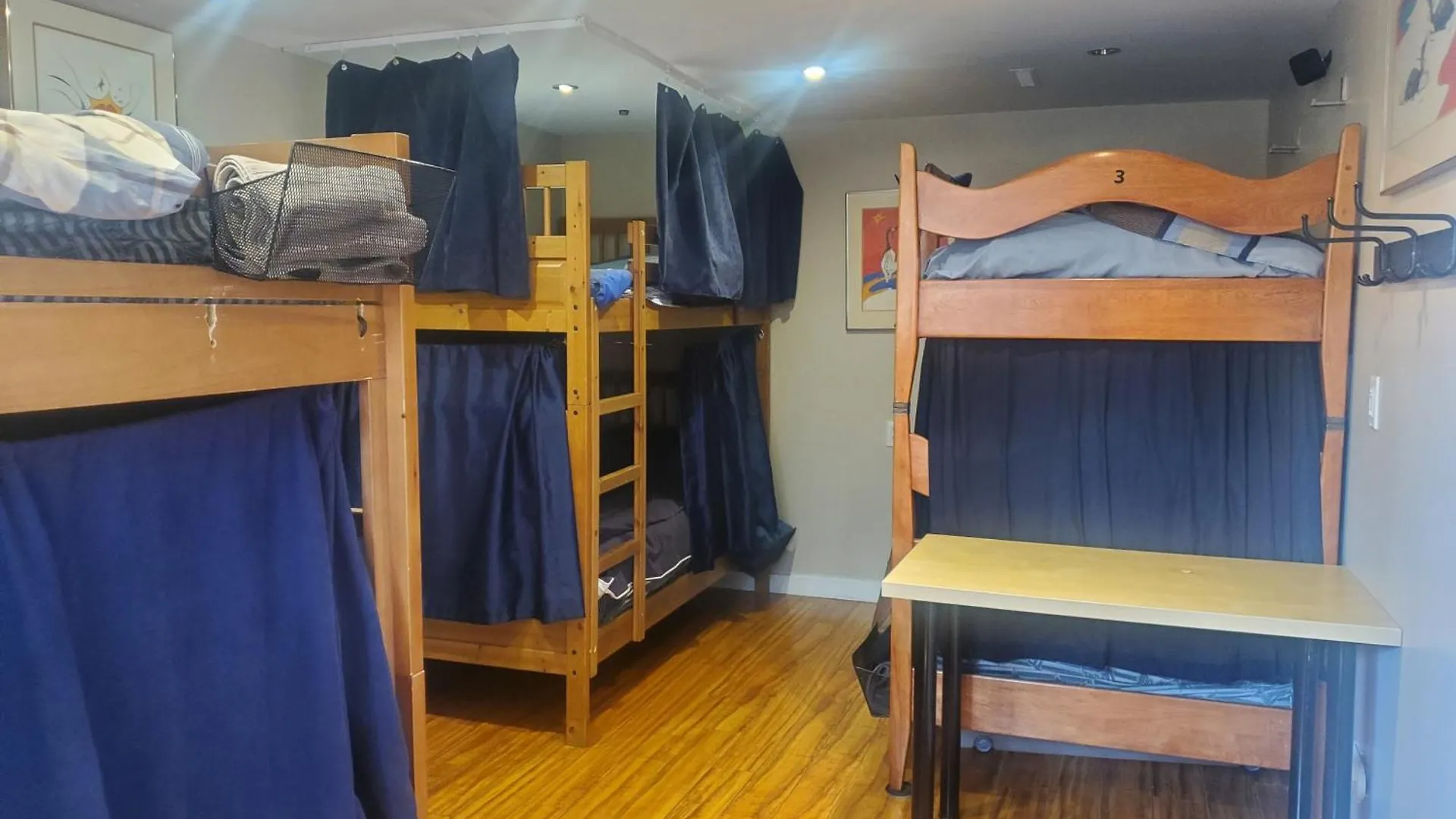 The Calgary Hub Hostel Style Home 0*,  Canada